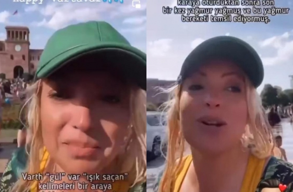 Երևանի կենտրոնում մի կին թուրքերեն խոսելով, ժպտալով, ուրախանալով հայերի հետ խաղում է ջրոցի